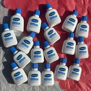 Cetaphil Daily Facial Cleanser Mini Travel Bottles (18 count, 1 oz ea) Brand new